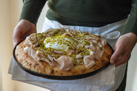 Recette image Focaccia al doppio pistacchio con mortadella e burrata