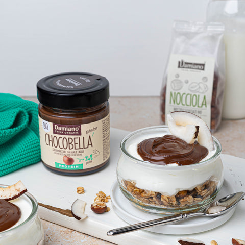 Yogurt con muesli e chocobella proteica